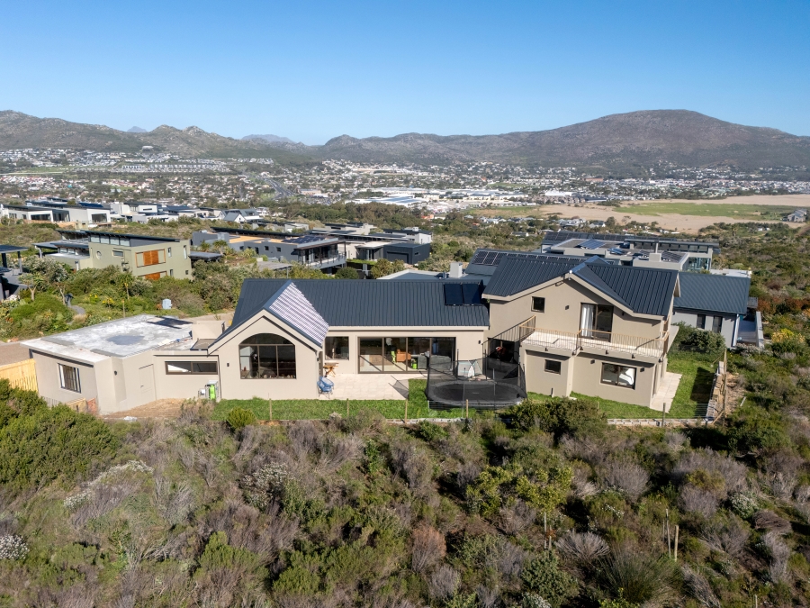 5 Bedroom Property for Sale in Chapman